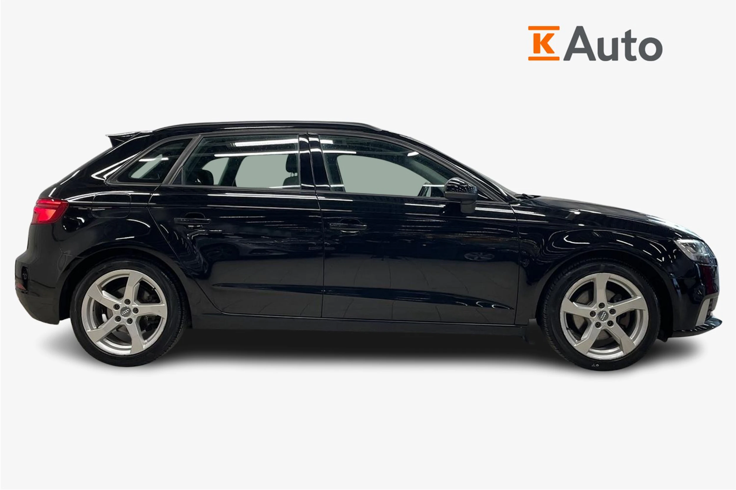 Musta Audi A3 2018 kuva 7.