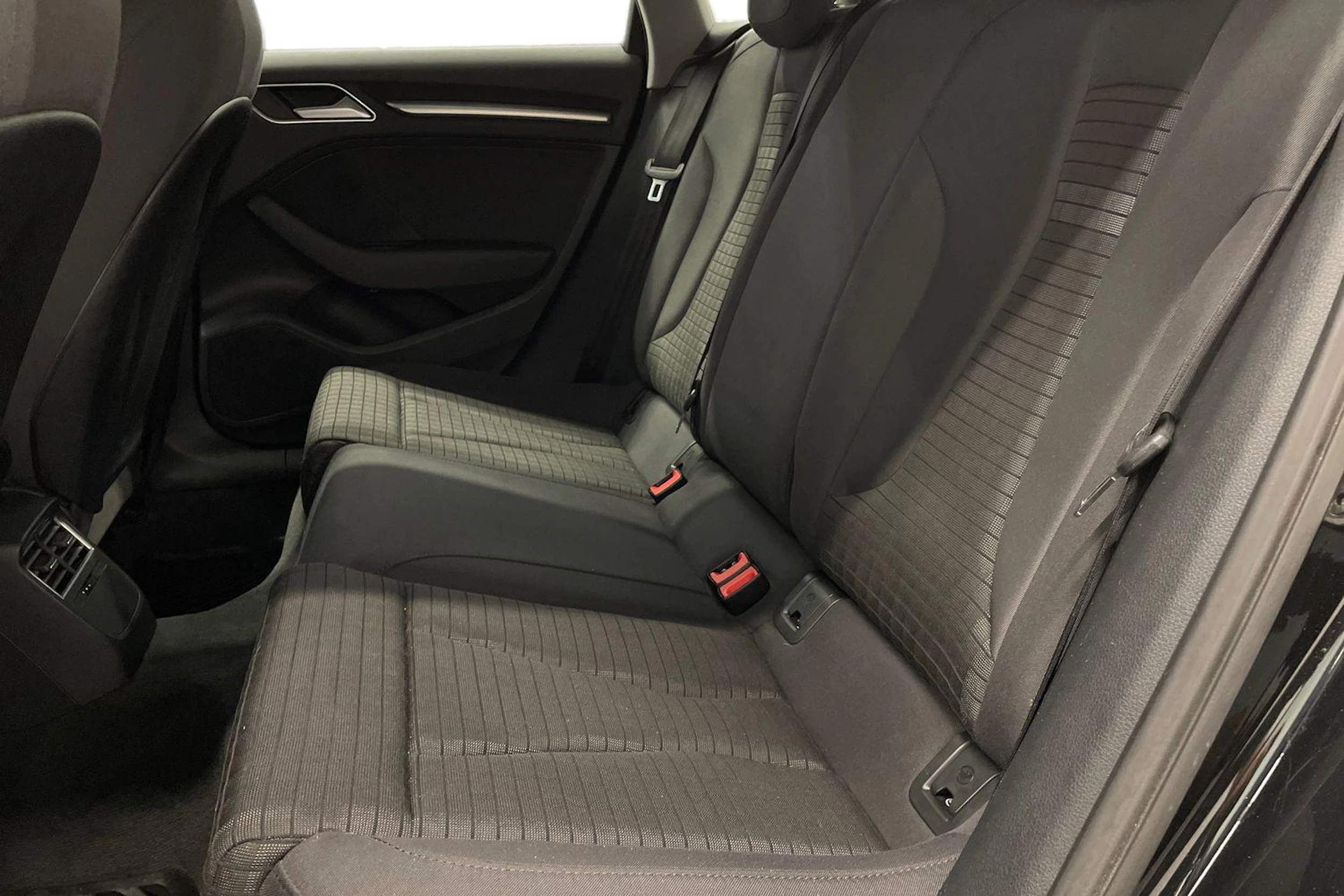 Musta Audi A3 2018 kuva 11.