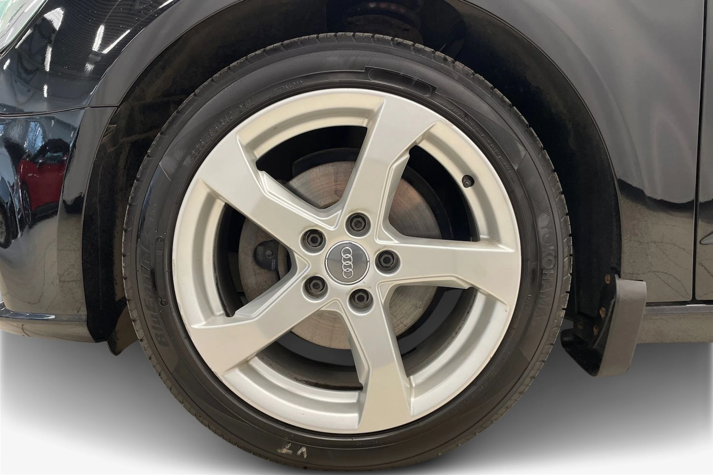 Musta Audi A3 2018 kuva 12.