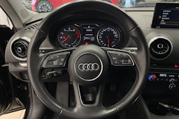 Musta Audi A3 2018 kuva 16.
