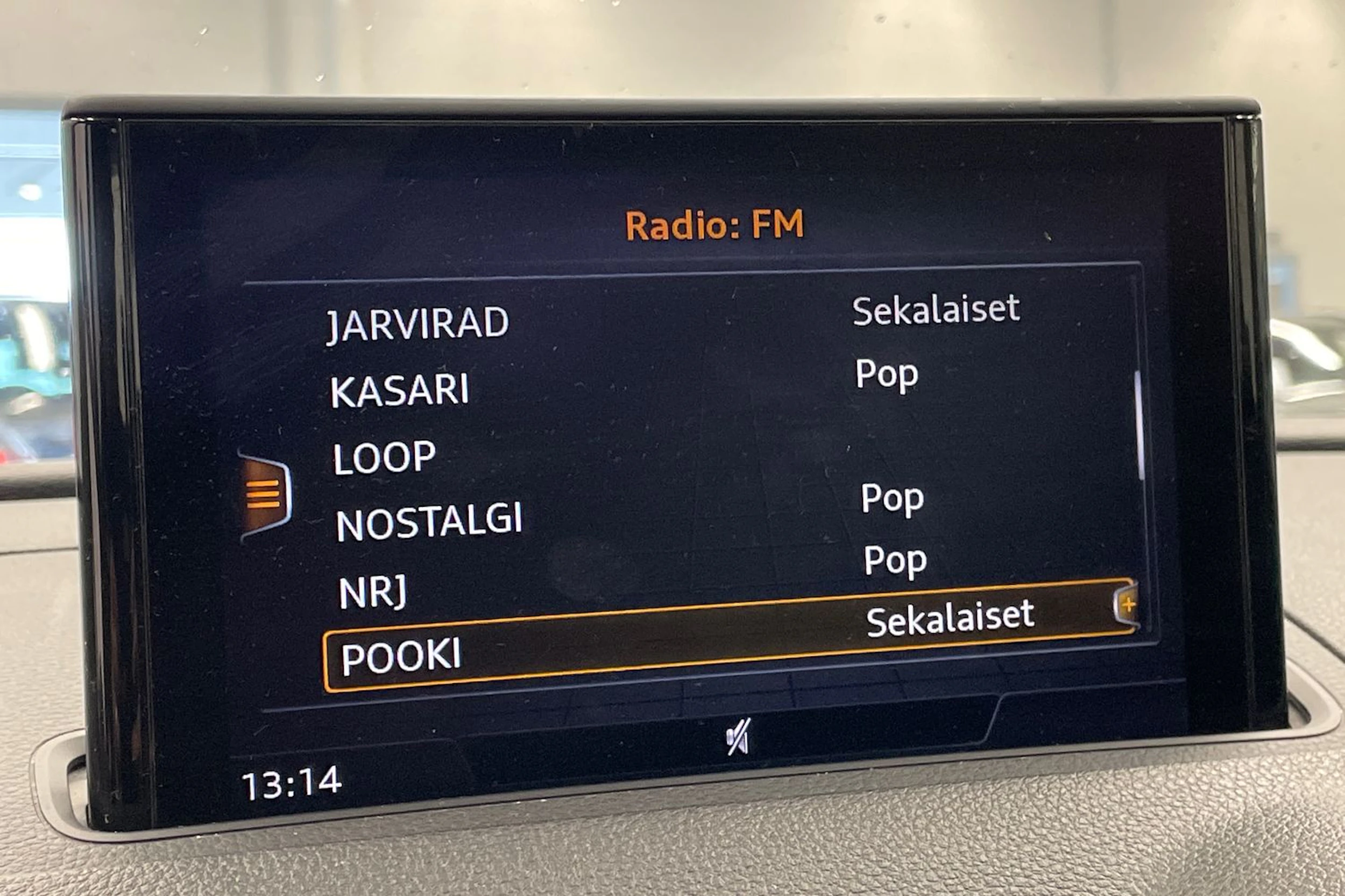 Musta Audi A3 2018 kuva 22.