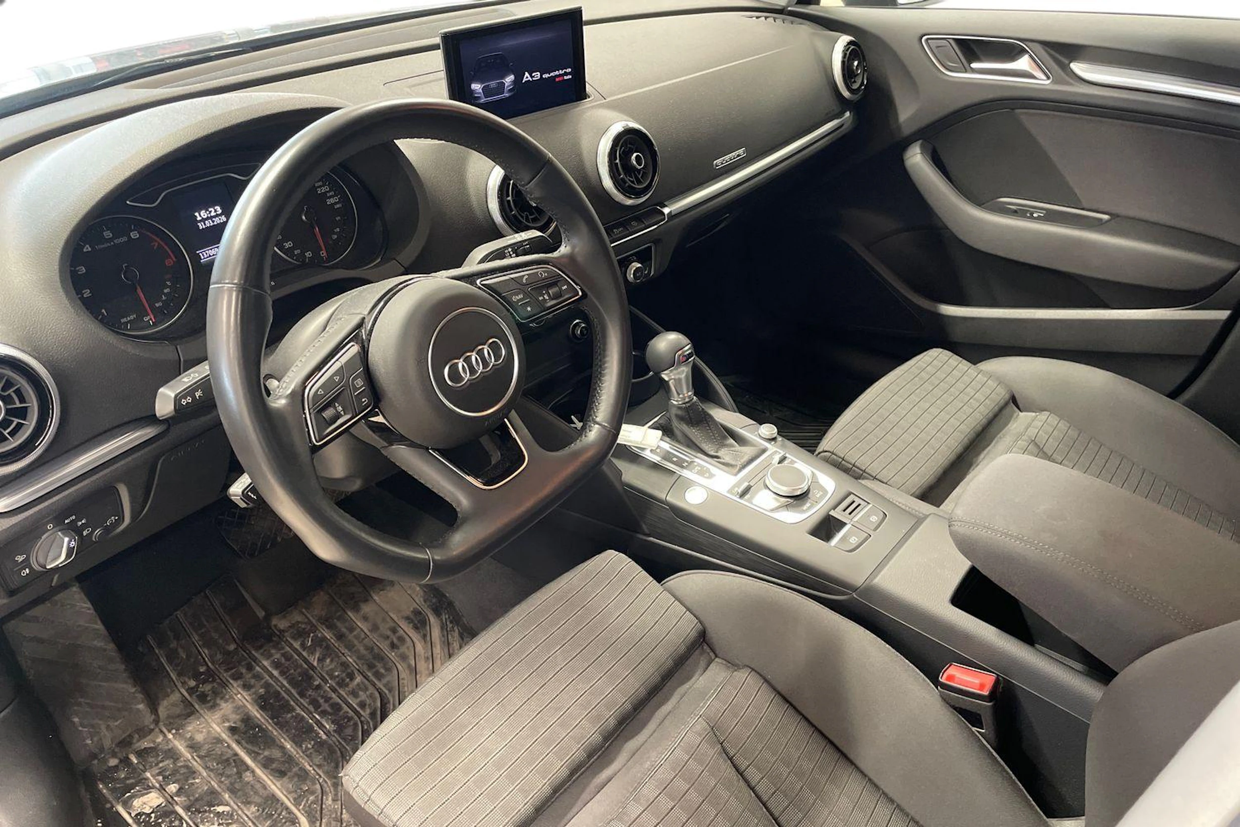 Harmaa Audi A3 2018 kuva 3.