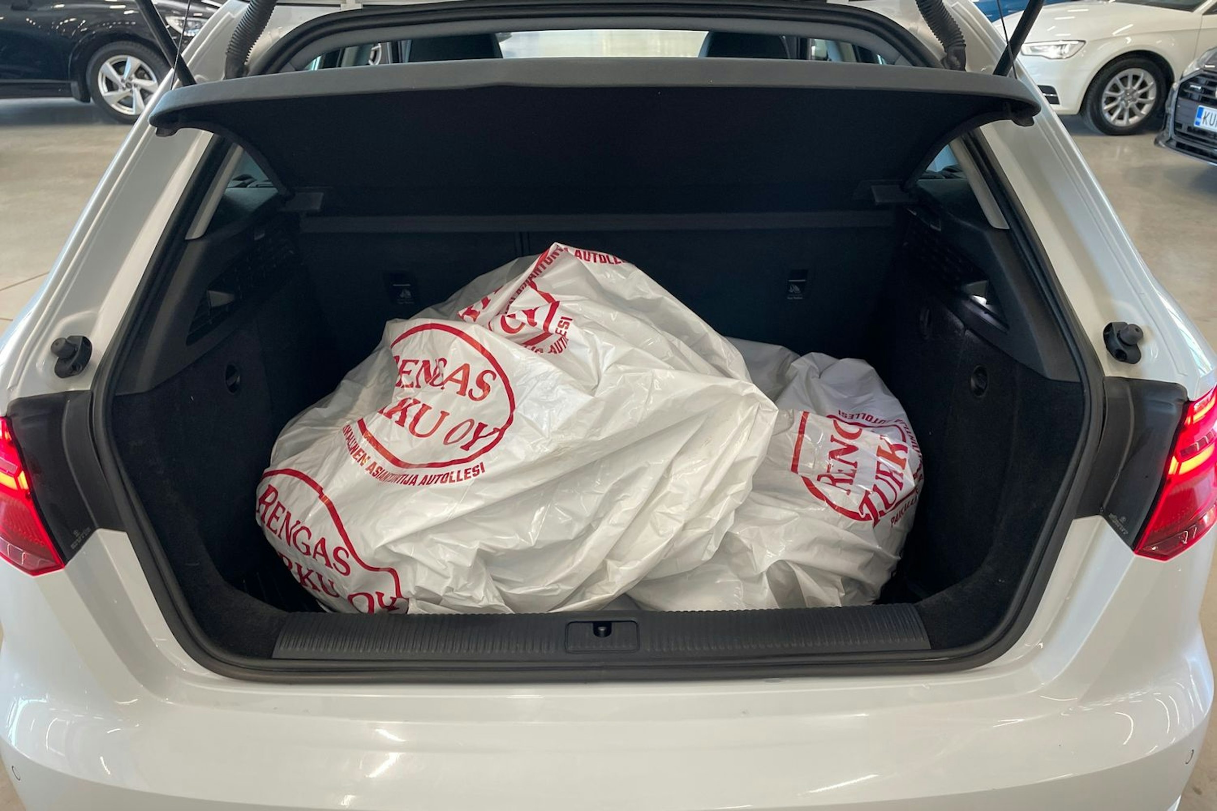 valkoinen Audi A3 2018 kuva 33.