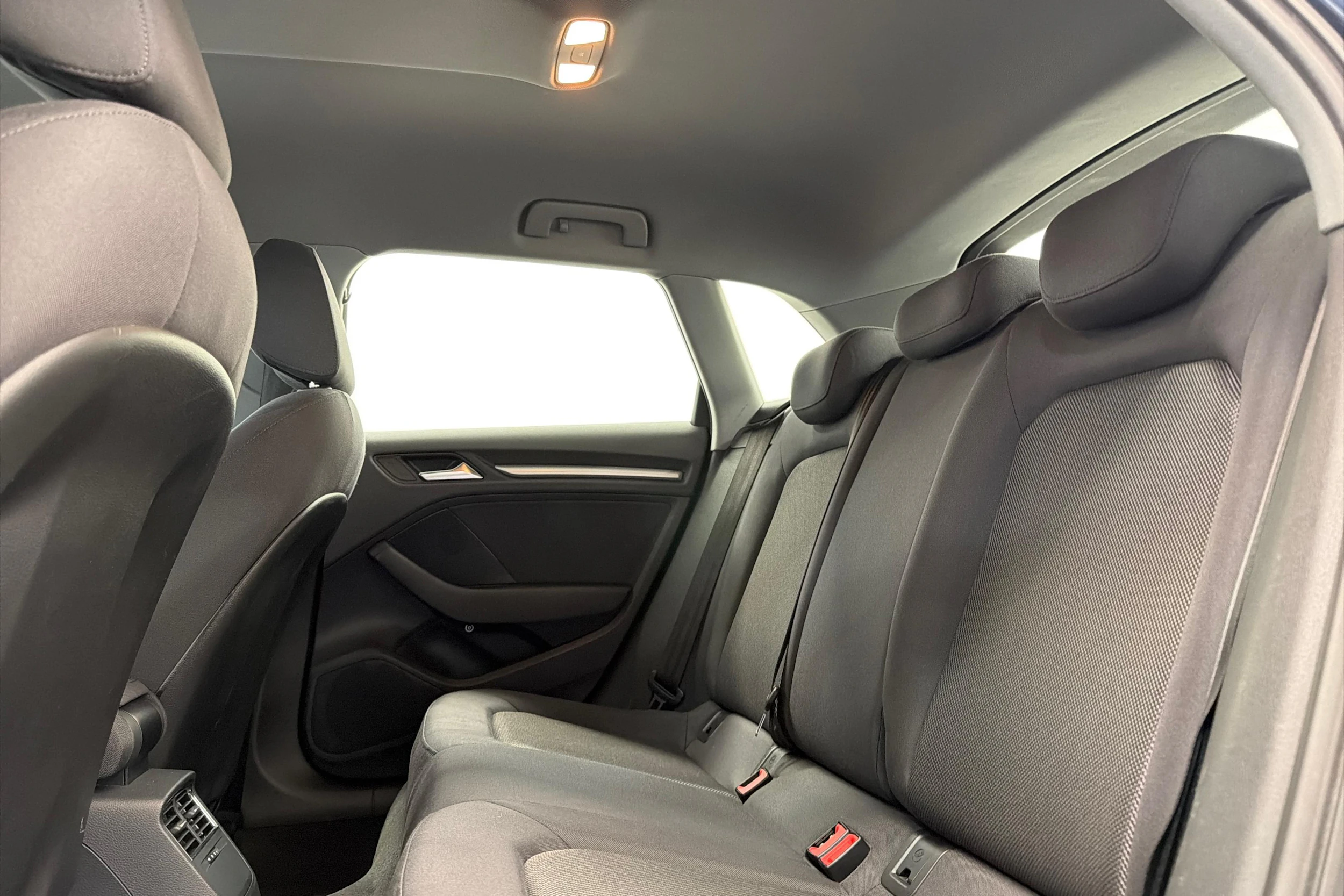 harmaa Audi A3 2018 kuva 11.