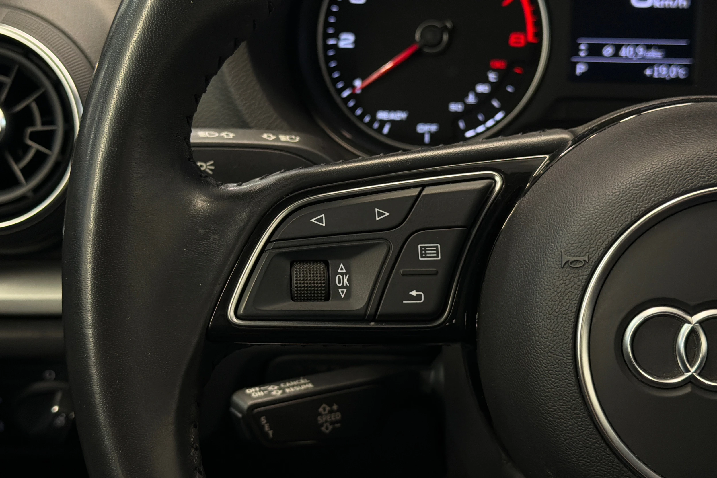 harmaa Audi A3 2018 kuva 18.