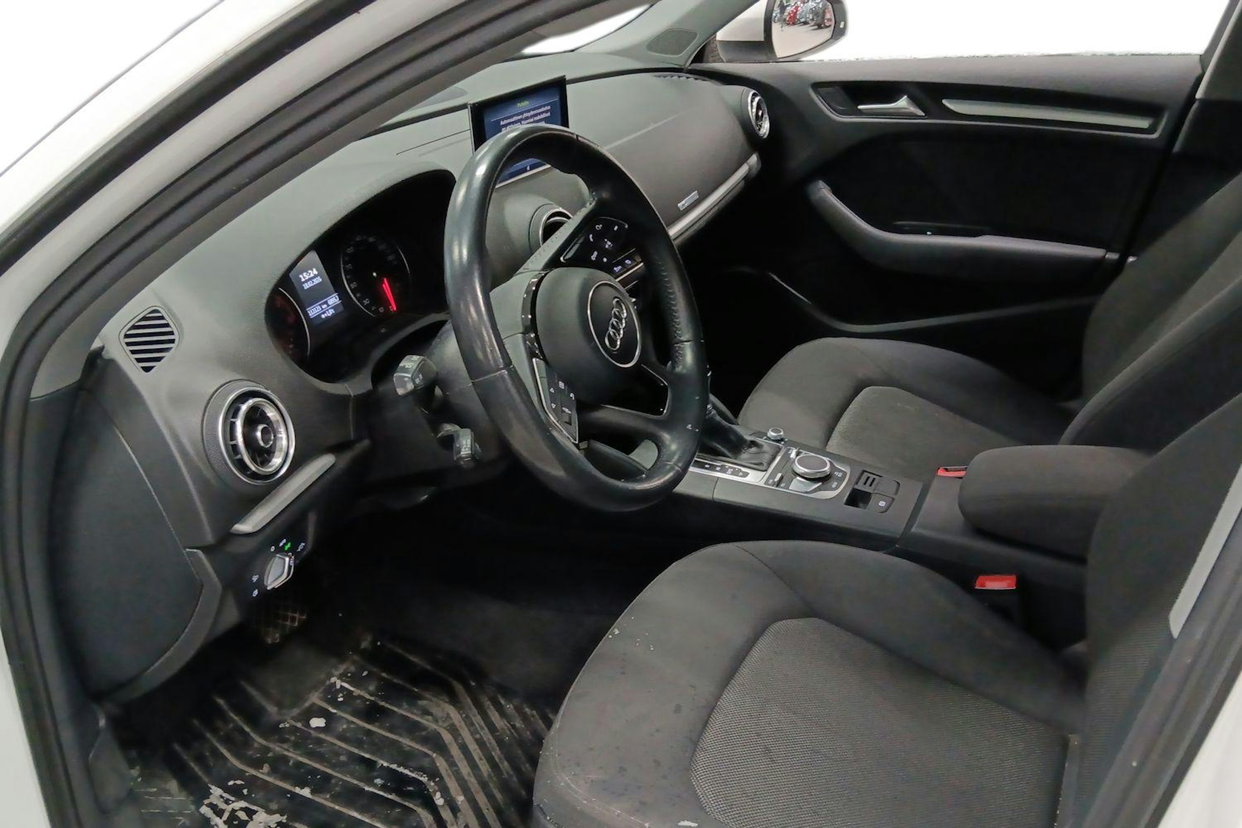 Valkoinen Audi A3 2018 kuva 3.