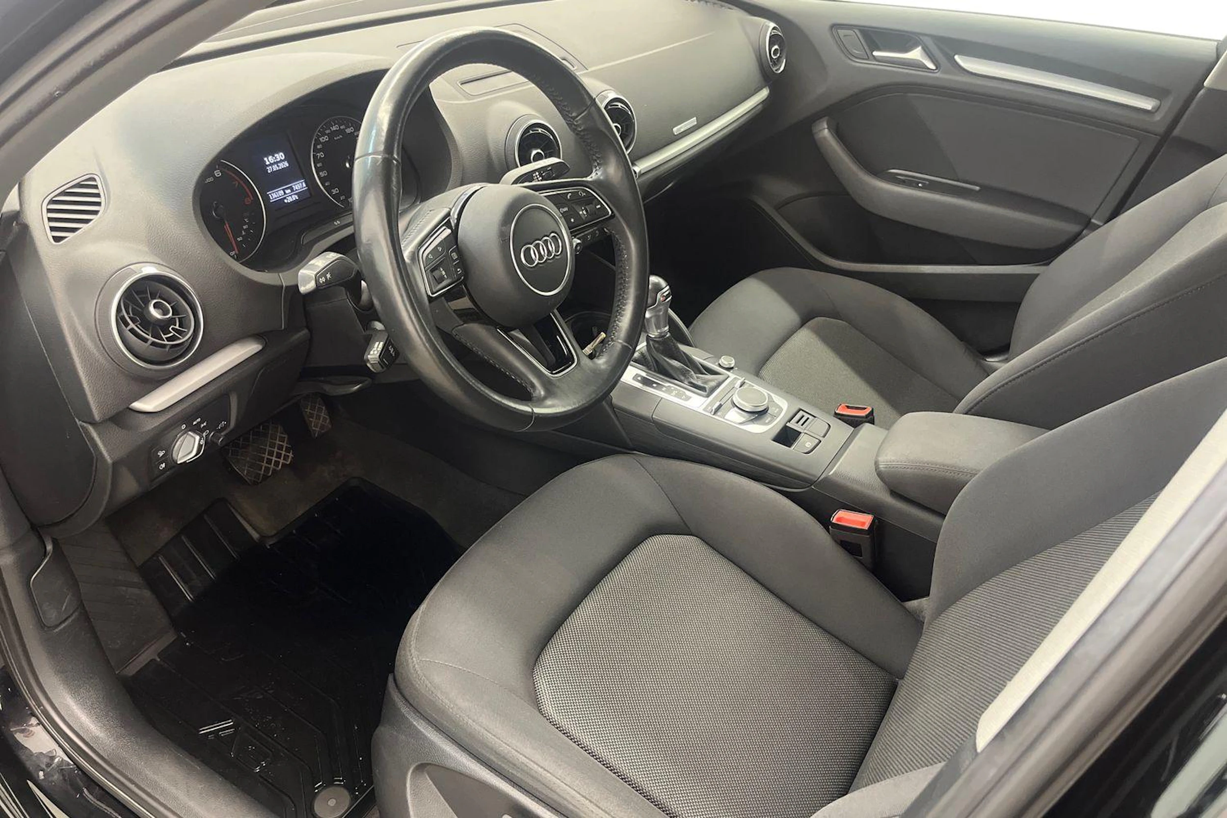 Musta Audi A3 2018 kuva 8.