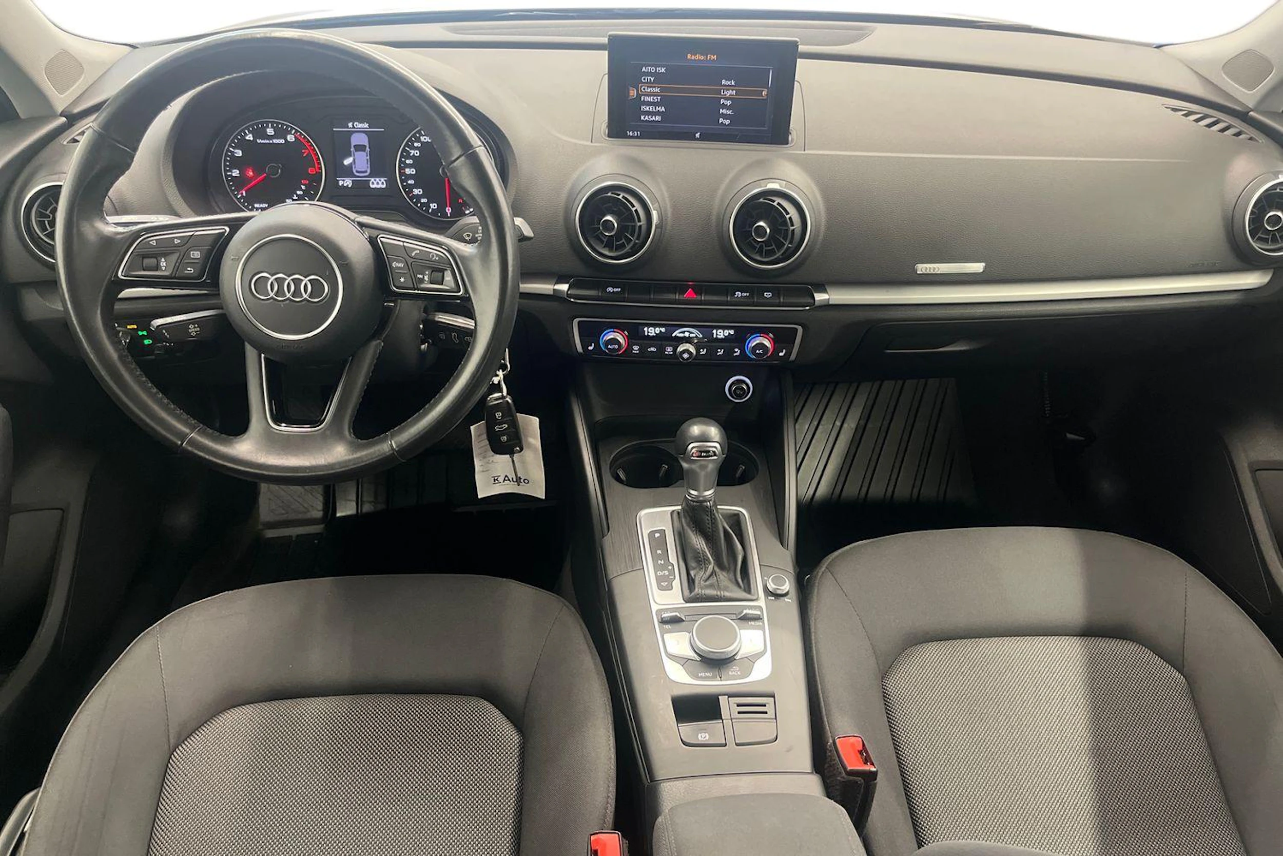 Musta Audi A3 2018 kuva 9.