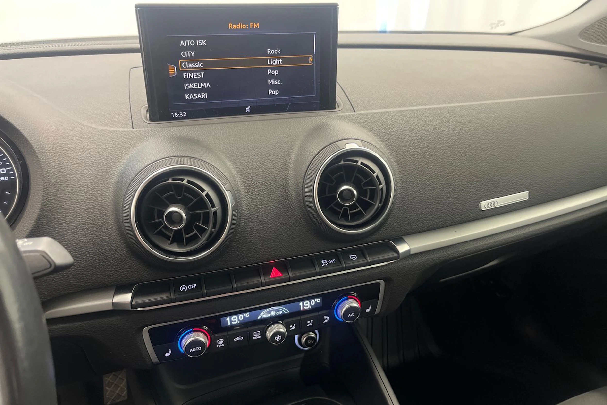 Musta Audi A3 2018 kuva 20.