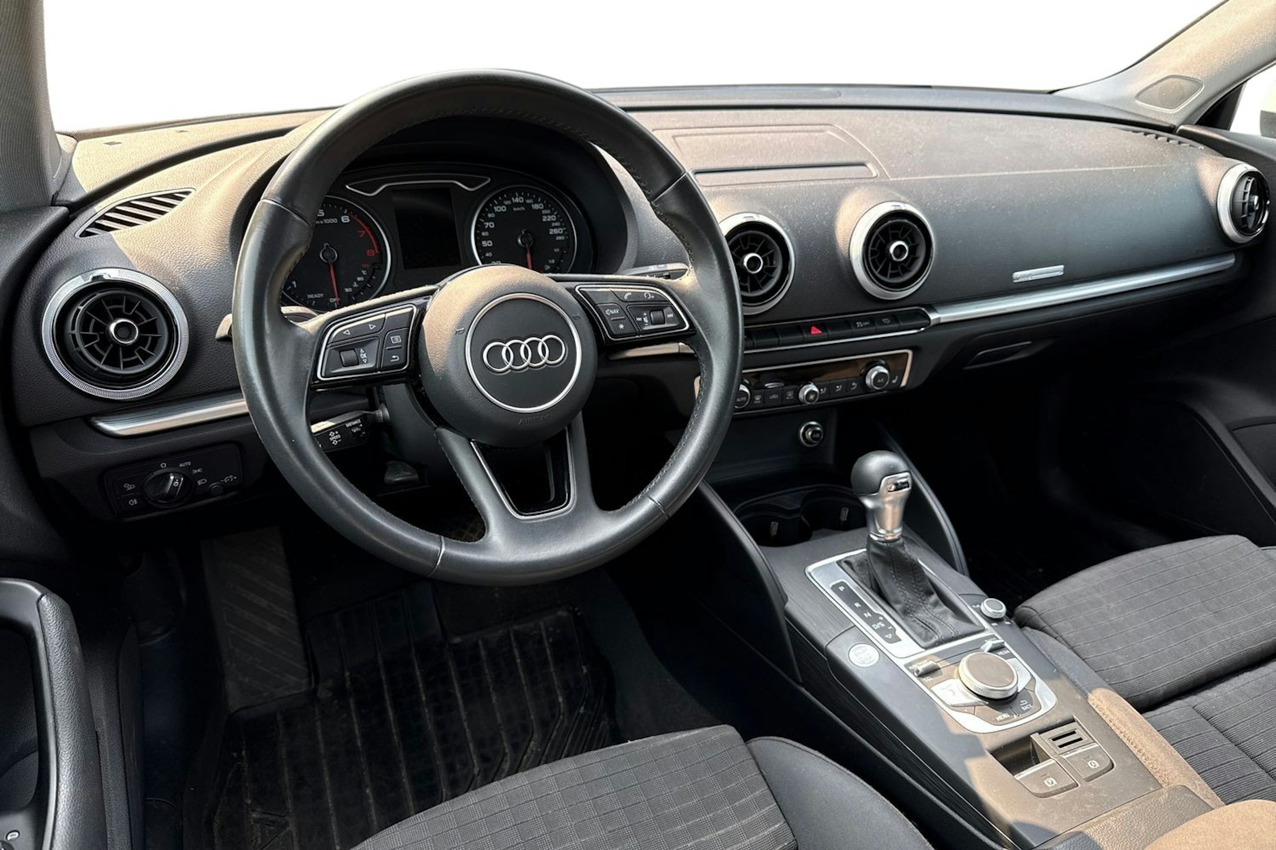 valkoinen Audi A3 2018 kuva 3.