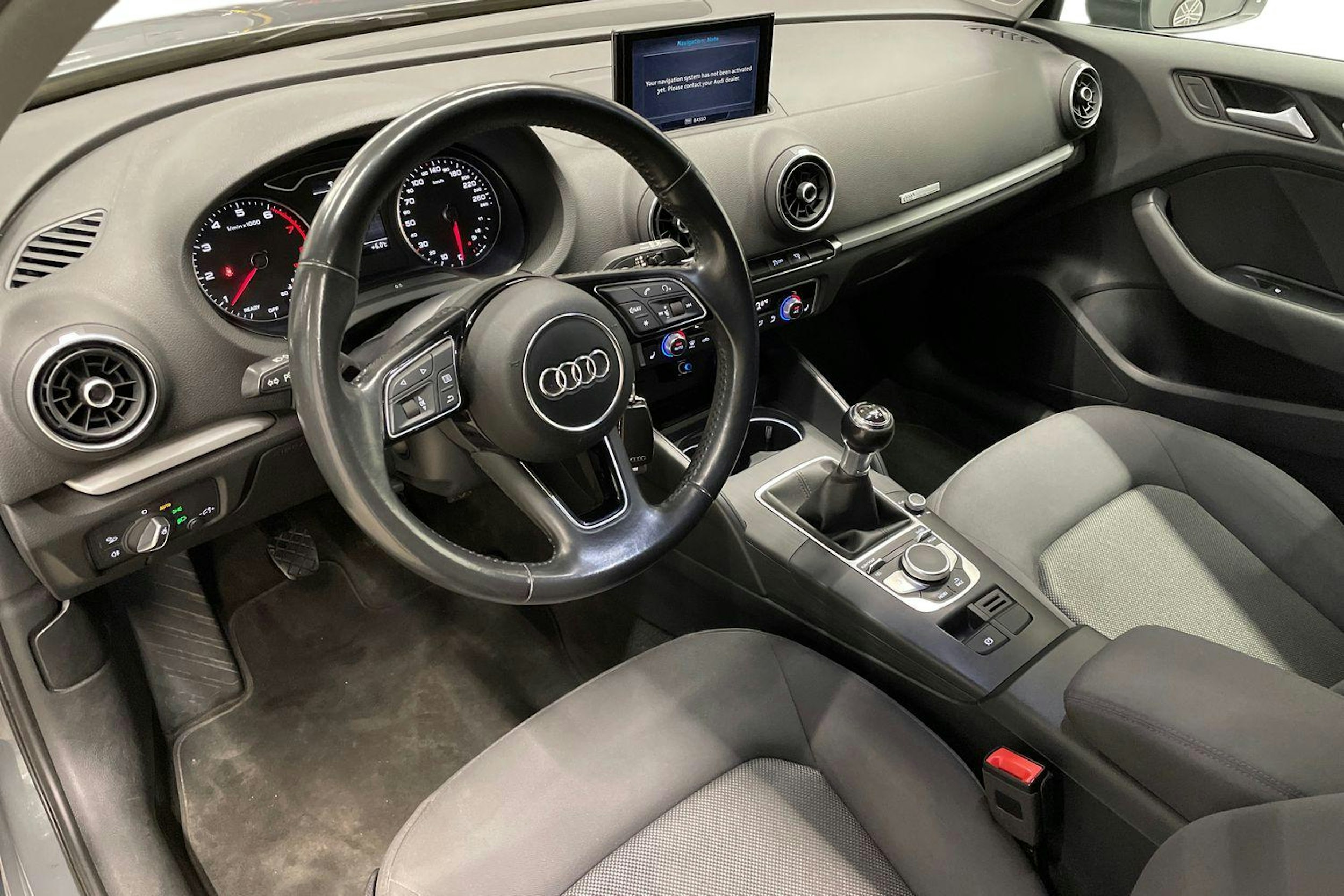 harmaa Audi A3 2018 kuva 6.