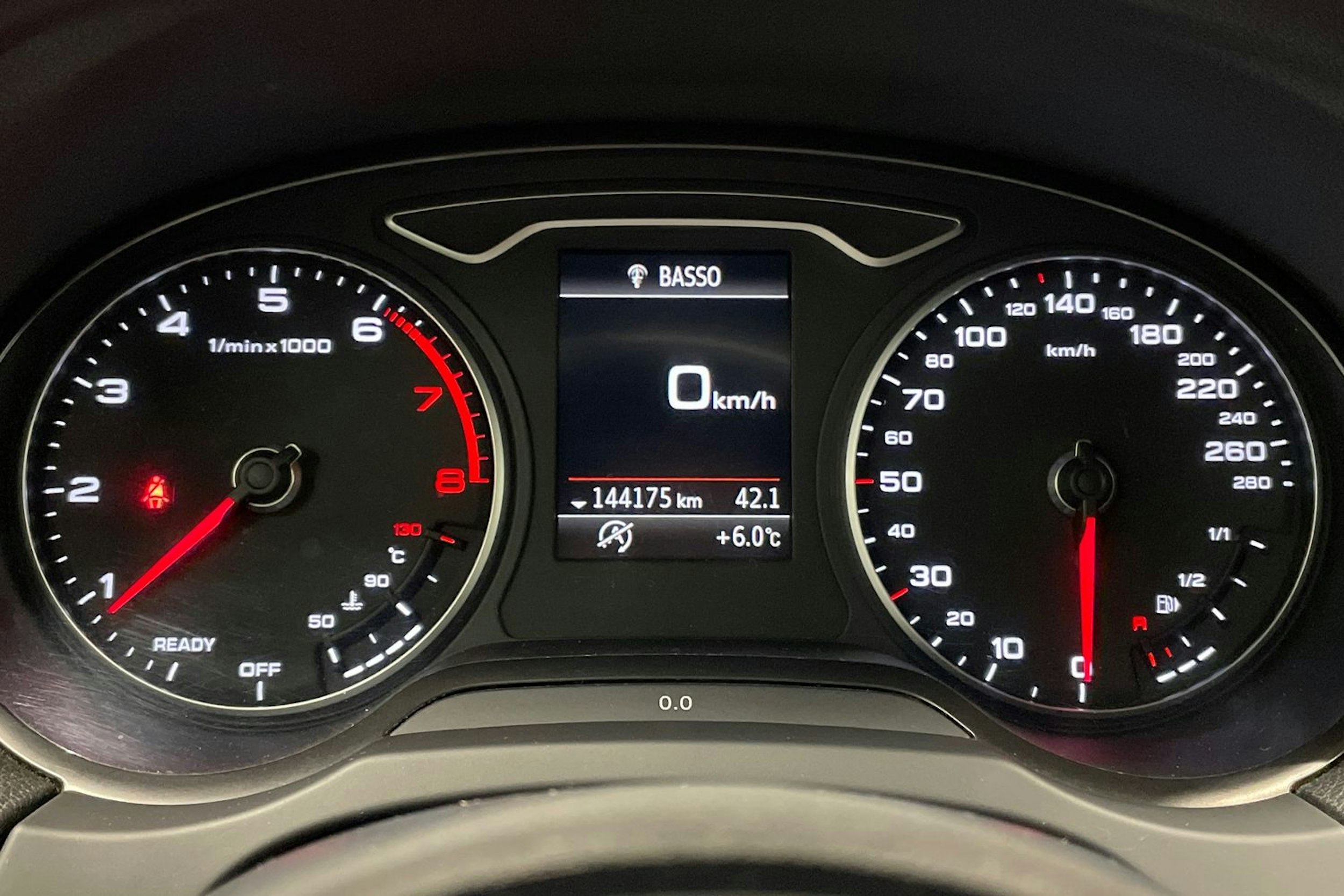 harmaa Audi A3 2018 kuva 13.