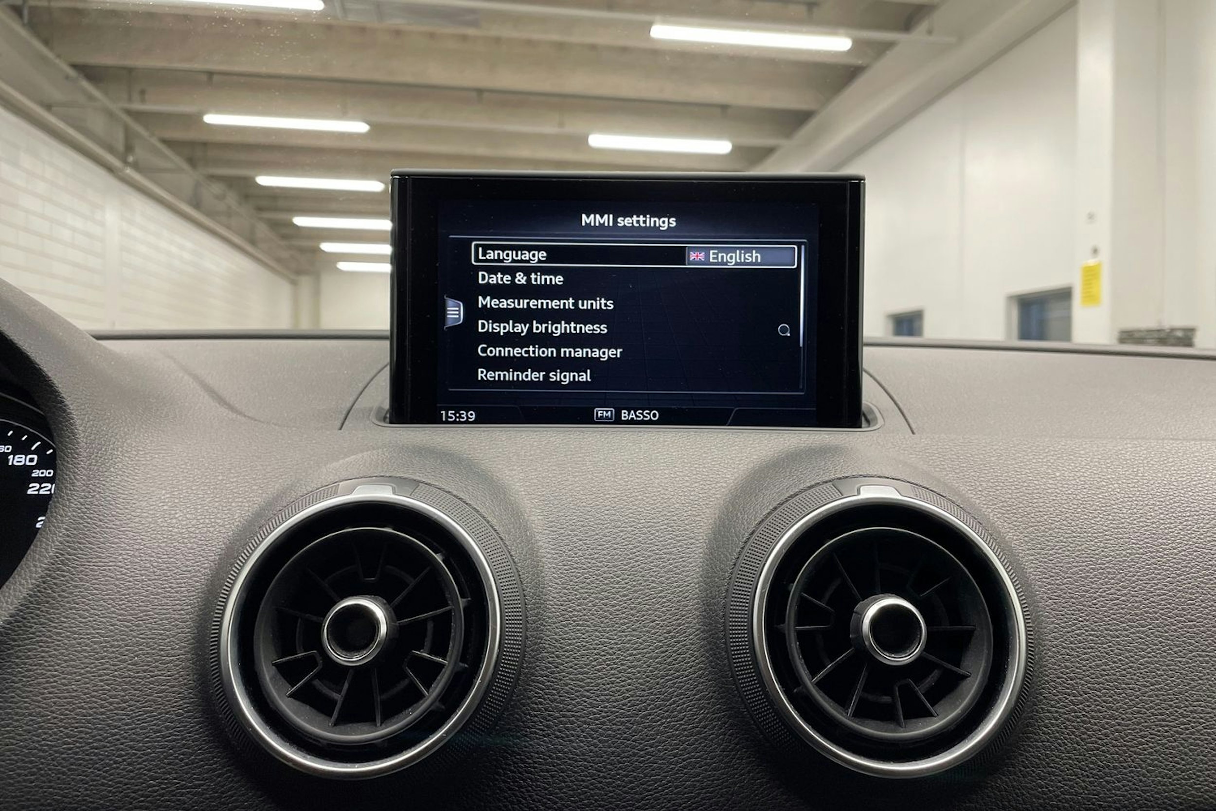 harmaa Audi A3 2018 kuva 16.