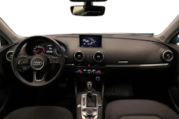 valkoinen Audi A3 2018 kuva 7.