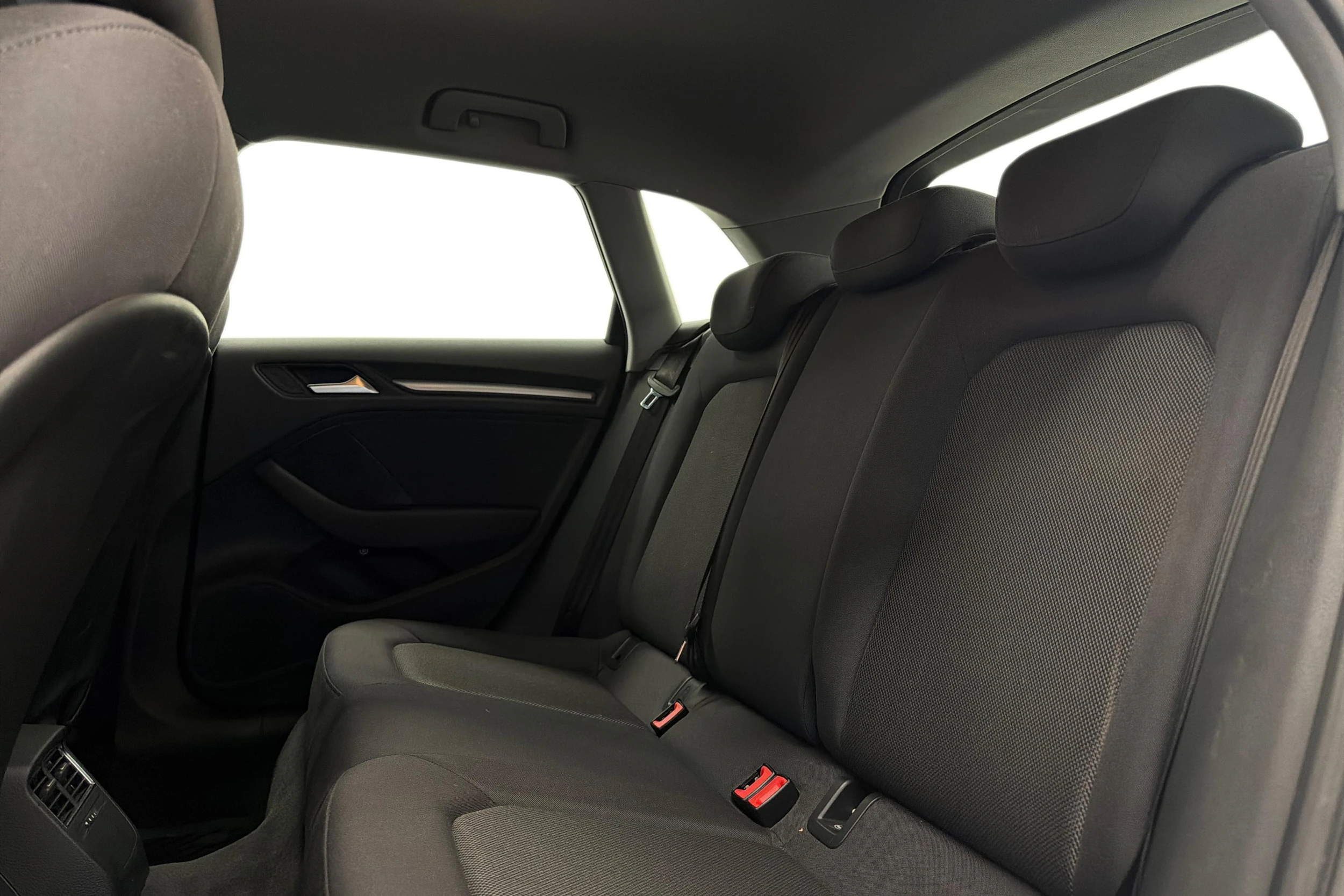 valkoinen Audi A3 2018 kuva 8.