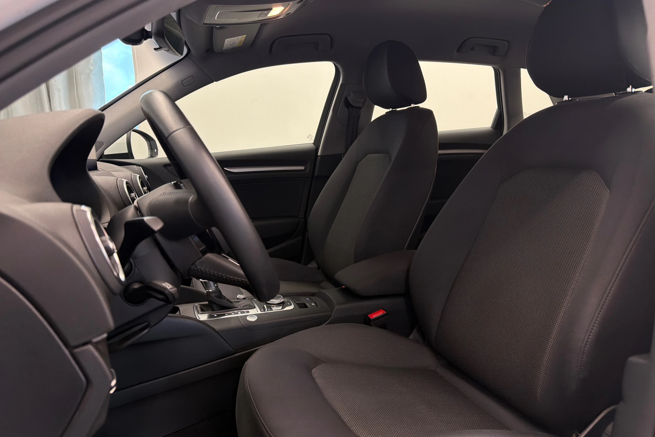 valkoinen Audi A3 2018 kuva 12.