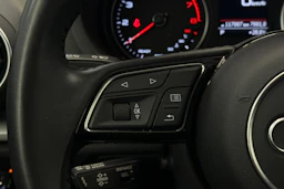 valkoinen Audi A3 2018 kuva 14.