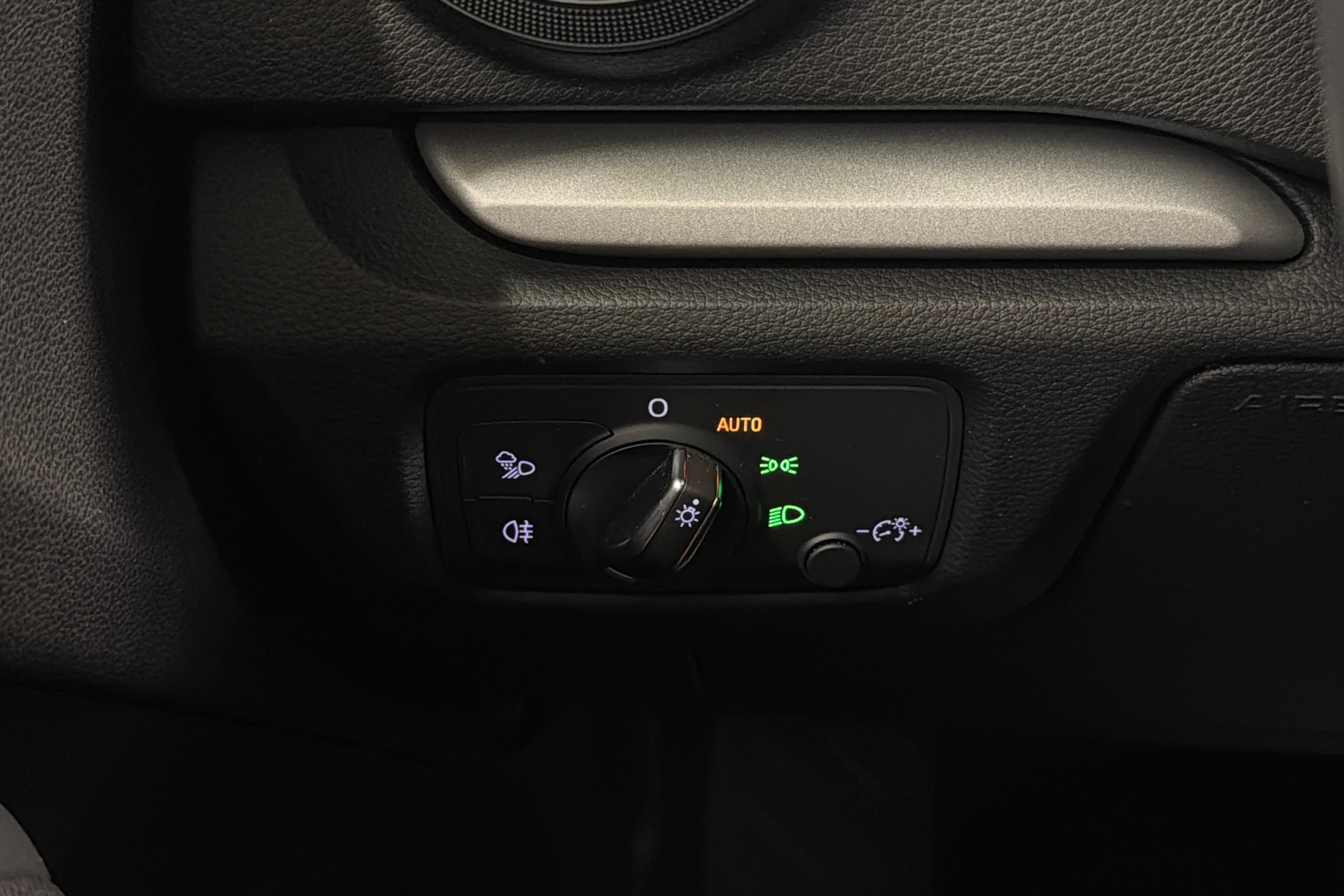 valkoinen Audi A3 2018 kuva 18.