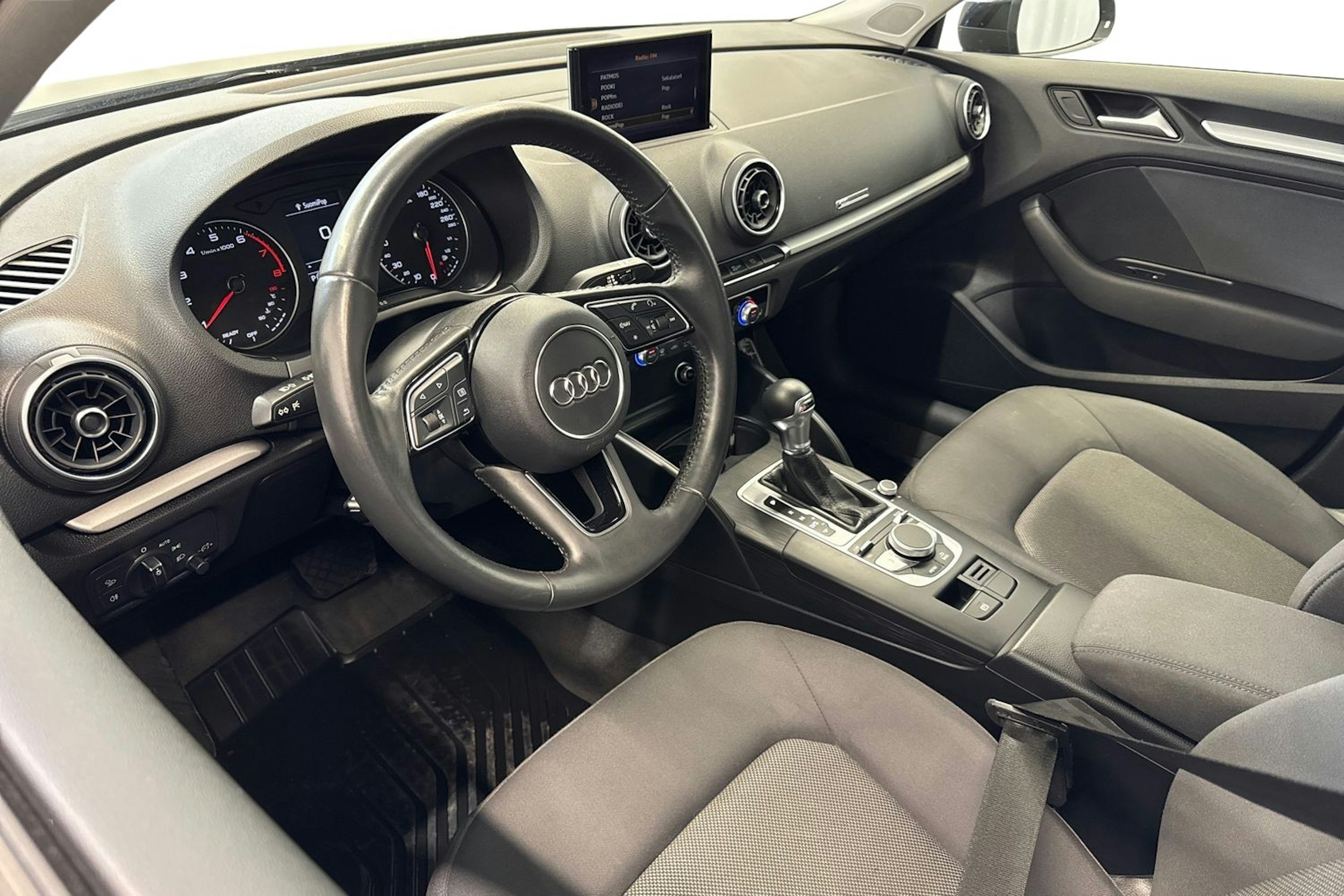 musta Audi A3 2018 kuva 7.