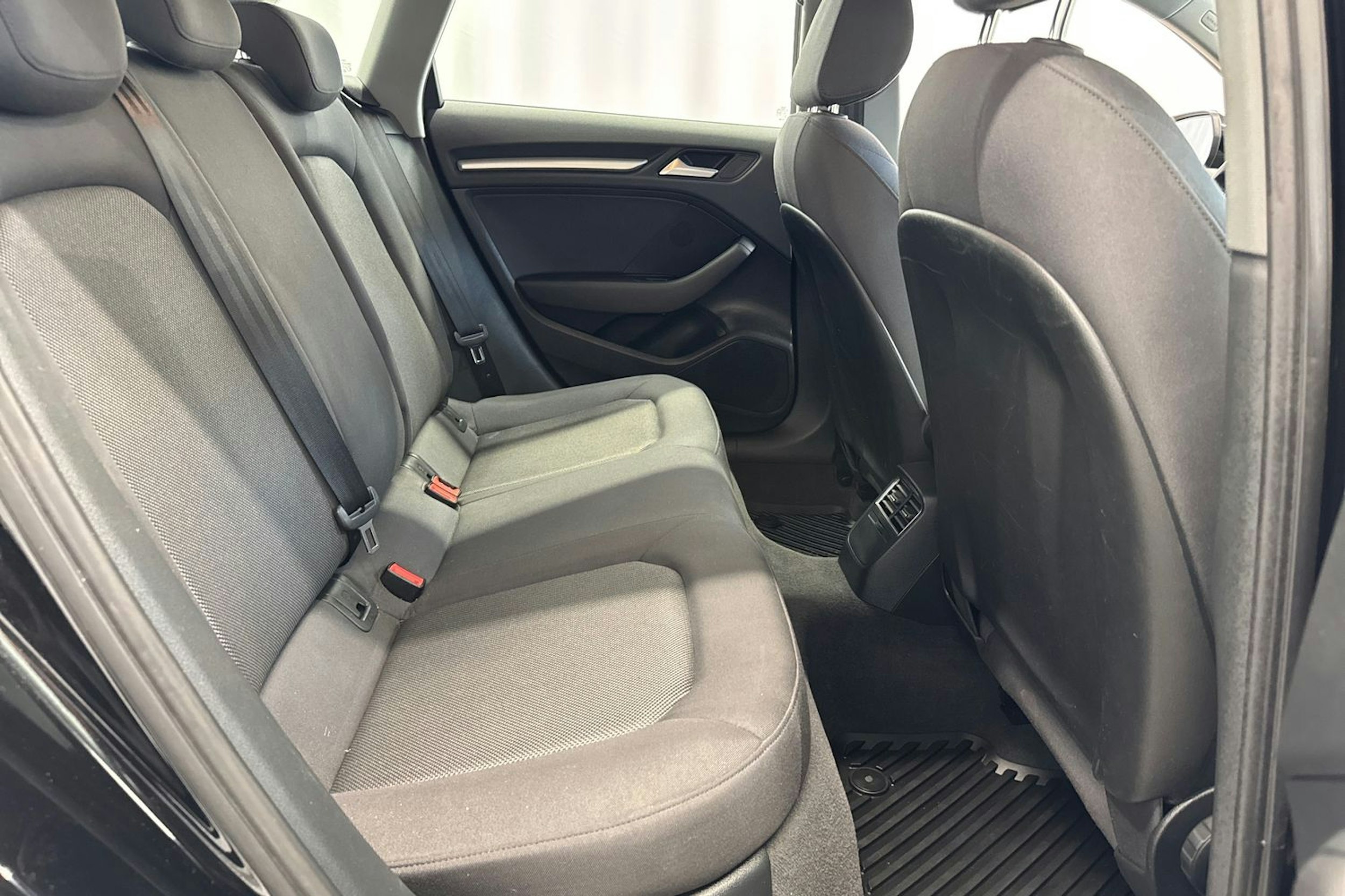 musta Audi A3 2018 kuva 14.