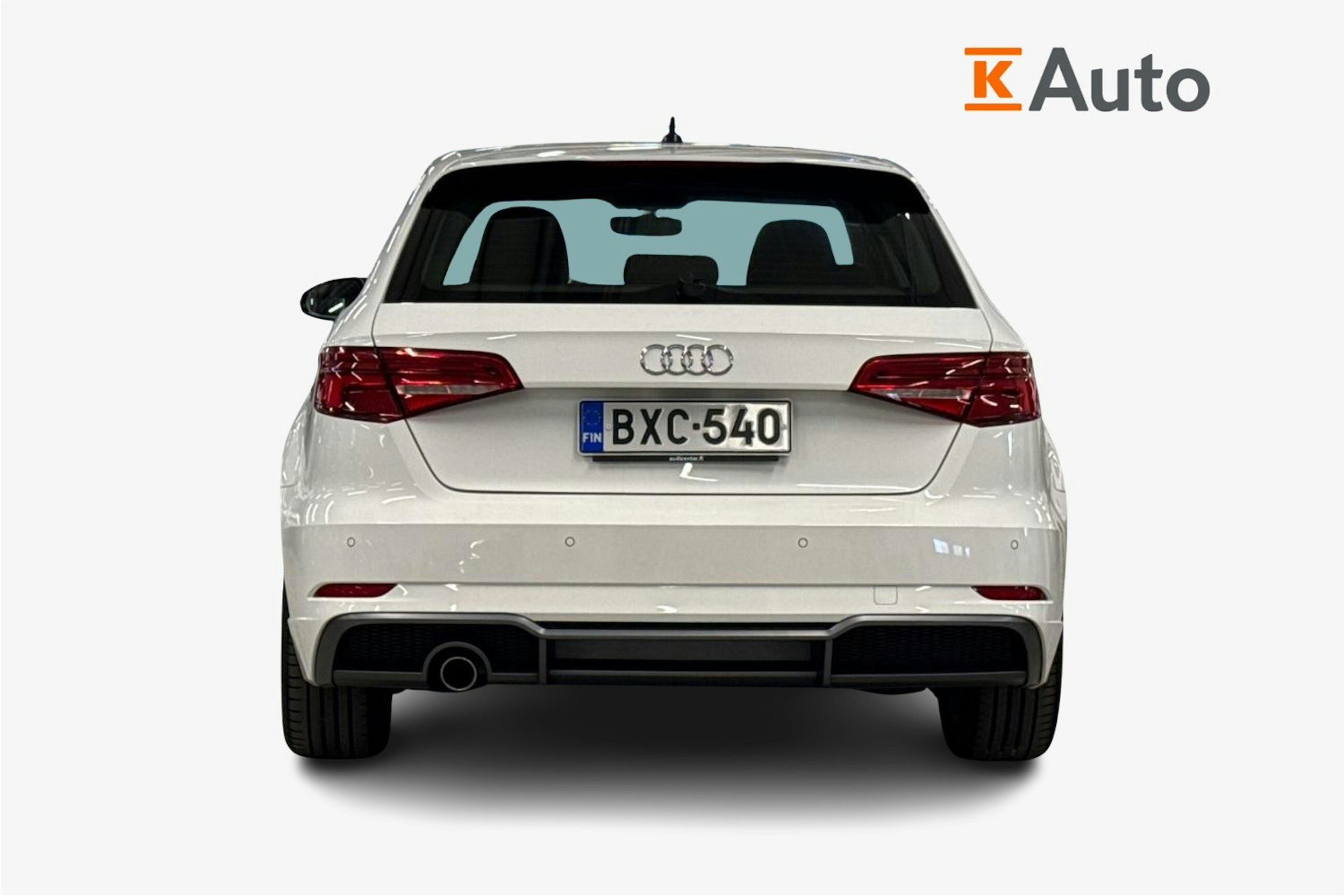 Valkoinen Audi A3 2019 kuva 3.