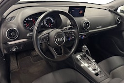Valkoinen Audi A3 2019 kuva 7.
