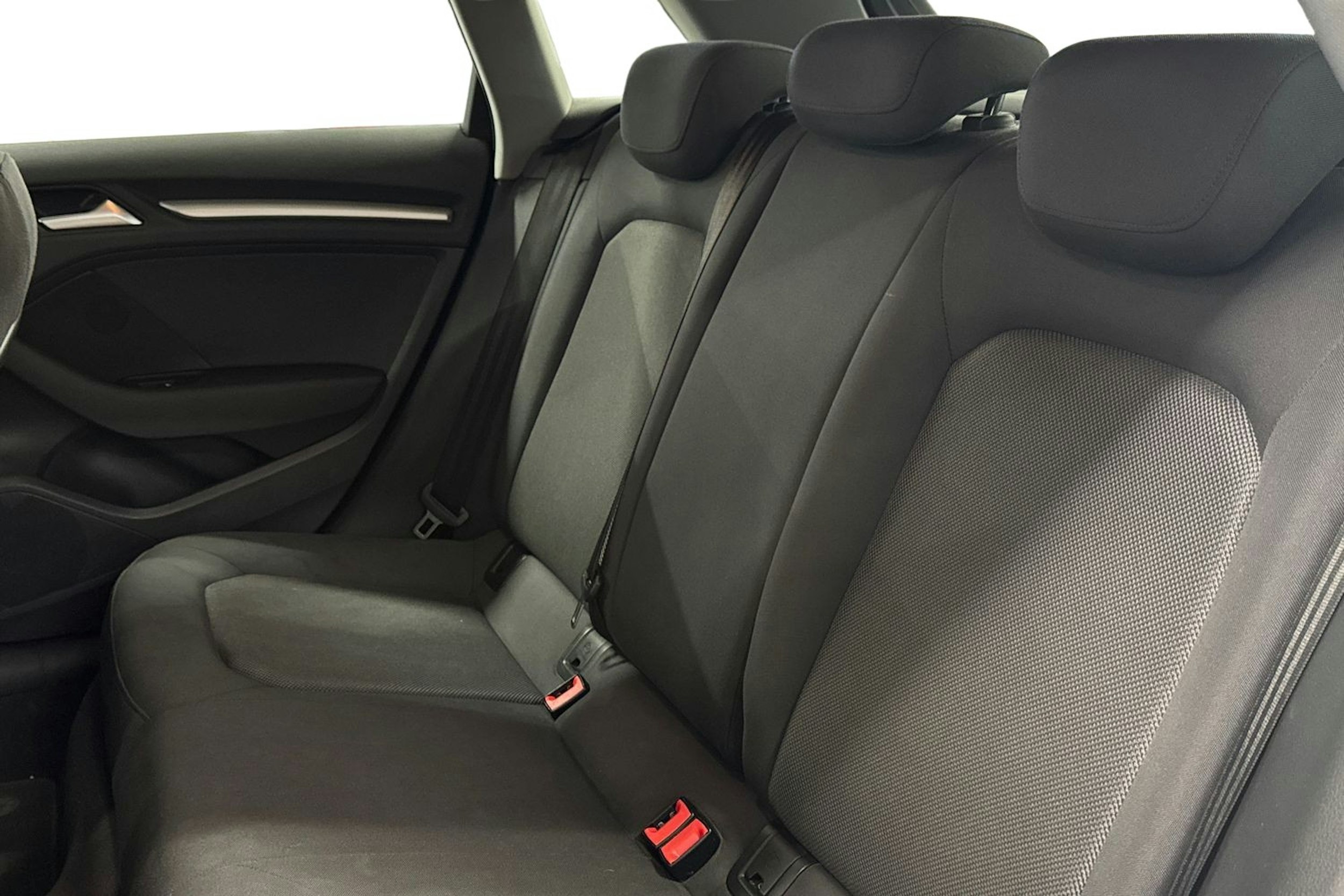 Valkoinen Audi A3 2019 kuva 10.