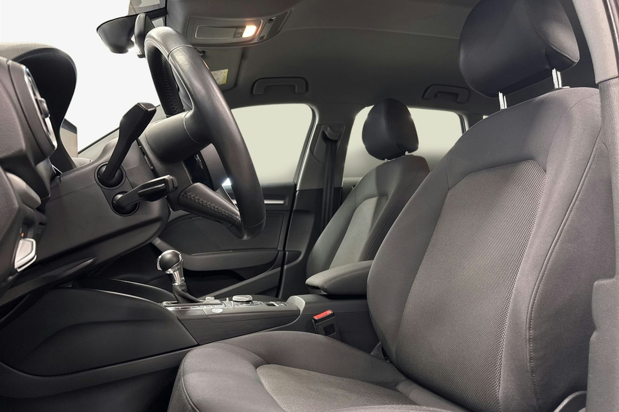 Valkoinen Audi A3 2019 kuva 11.