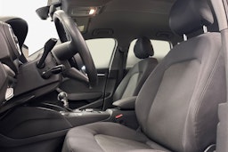 Valkoinen Audi A3 2019 kuva 11.