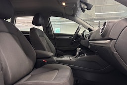 Valkoinen Audi A3 2019 kuva 13.
