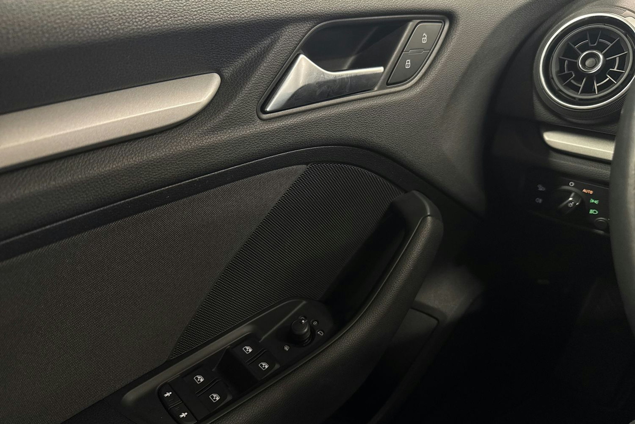 Valkoinen Audi A3 2019 kuva 19.