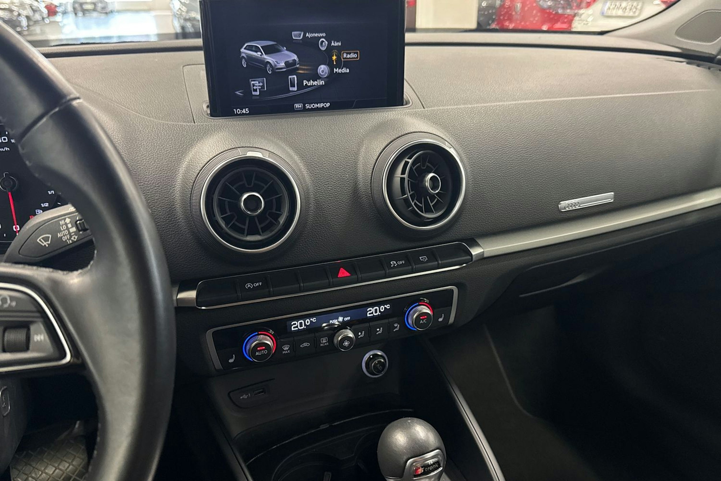 Valkoinen Audi A3 2019 kuva 21.