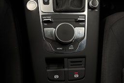 Valkoinen Audi A3 2019 kuva 32.
