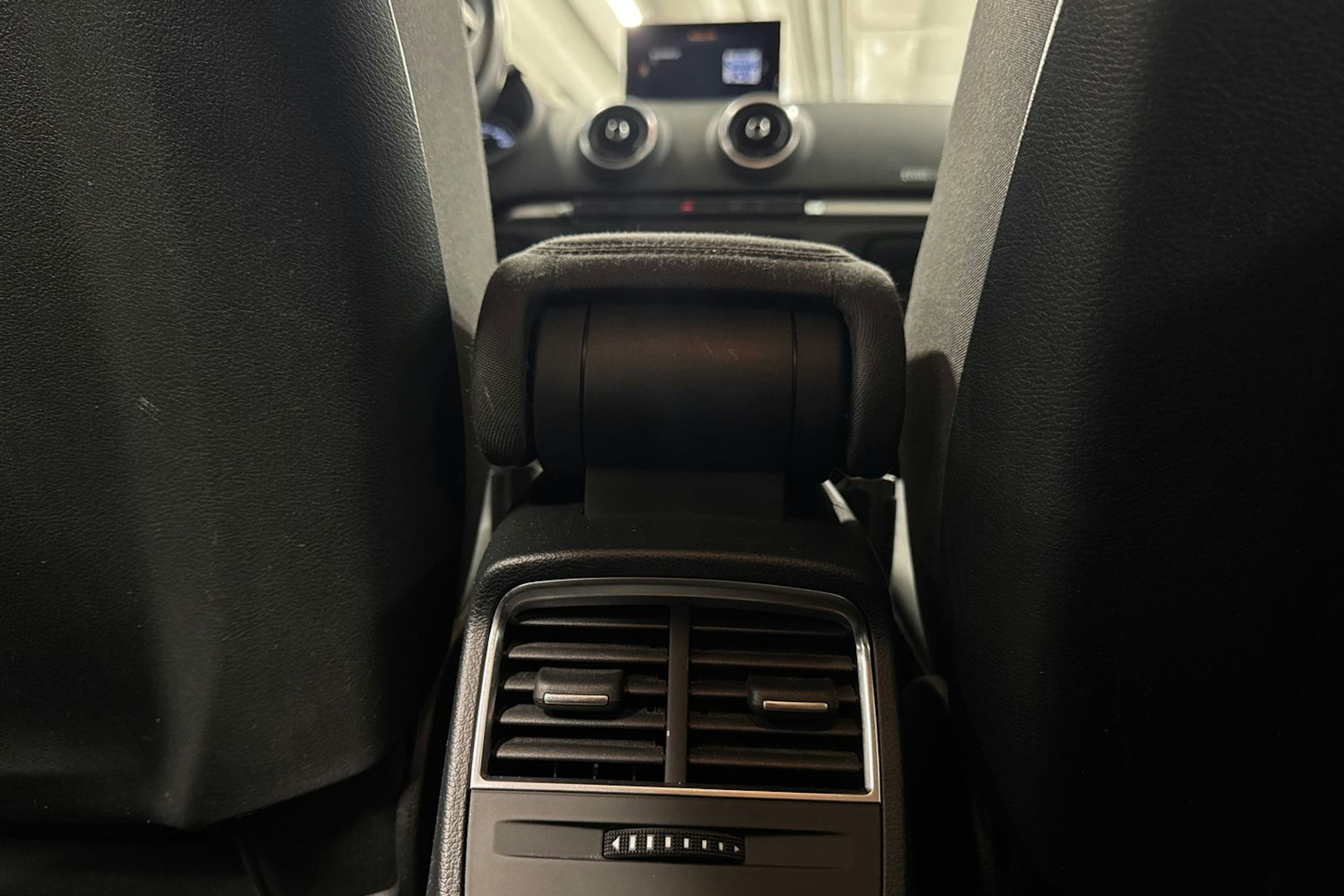 Valkoinen Audi A3 2019 kuva 34.