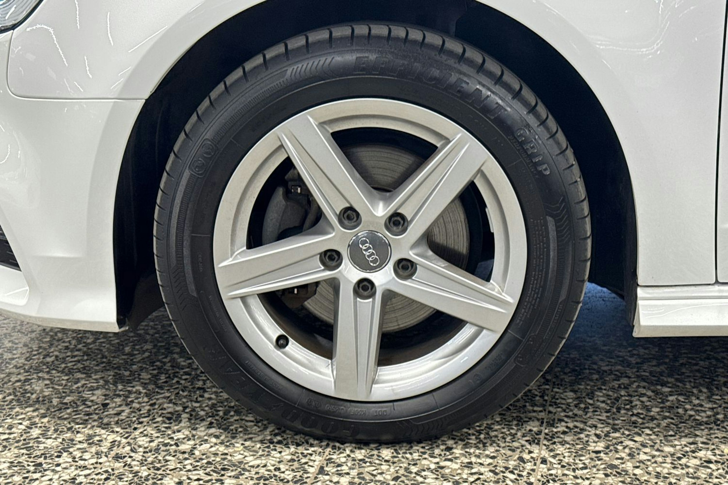 Valkoinen Audi A3 2019 kuva 36.