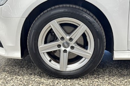 Valkoinen Audi A3 2019 kuva 36.