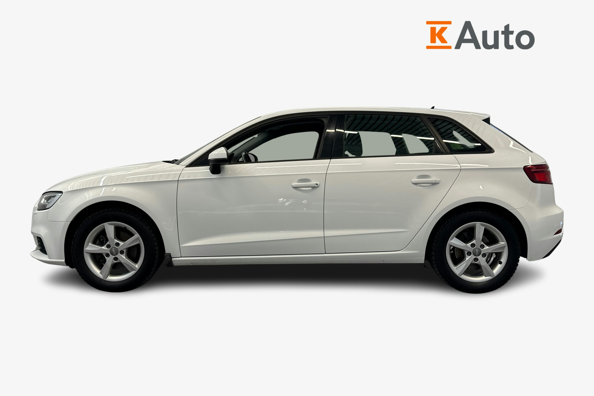 valkoinen Audi A3 2019 kuva 5.