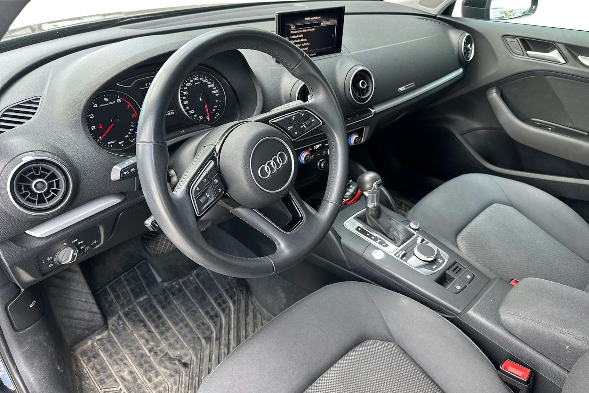 musta Audi A3 2019 kuva 3.