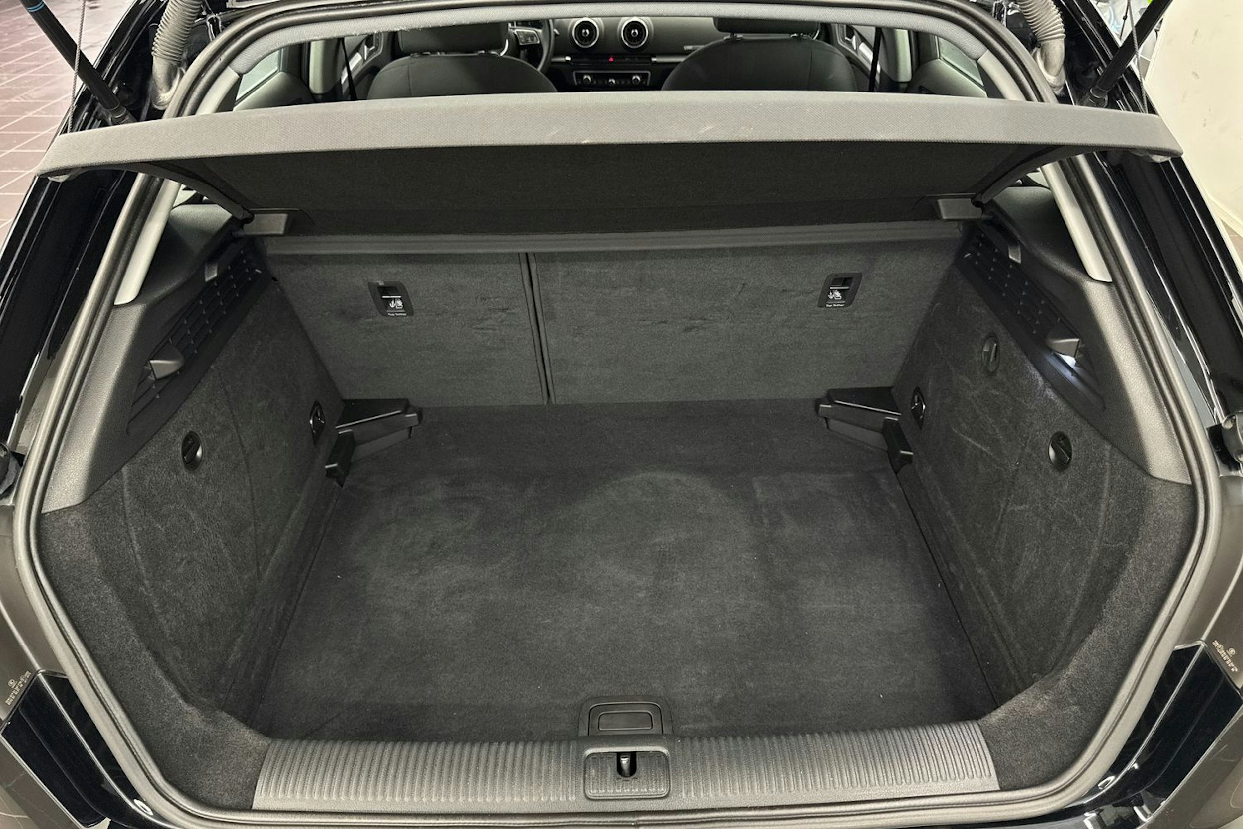 musta Audi A3 2019 kuva 28.