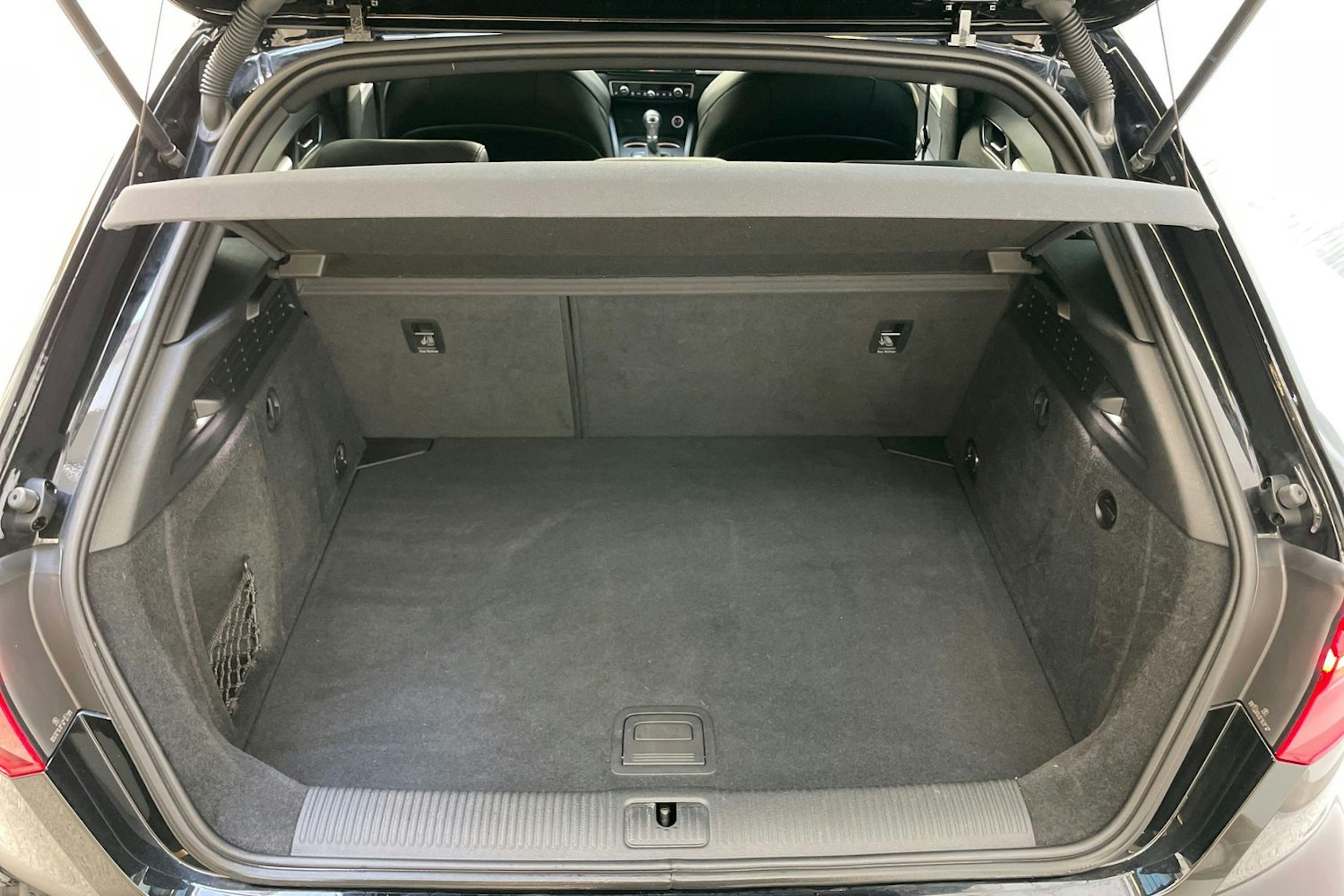 musta Audi A3 2019 kuva 14.