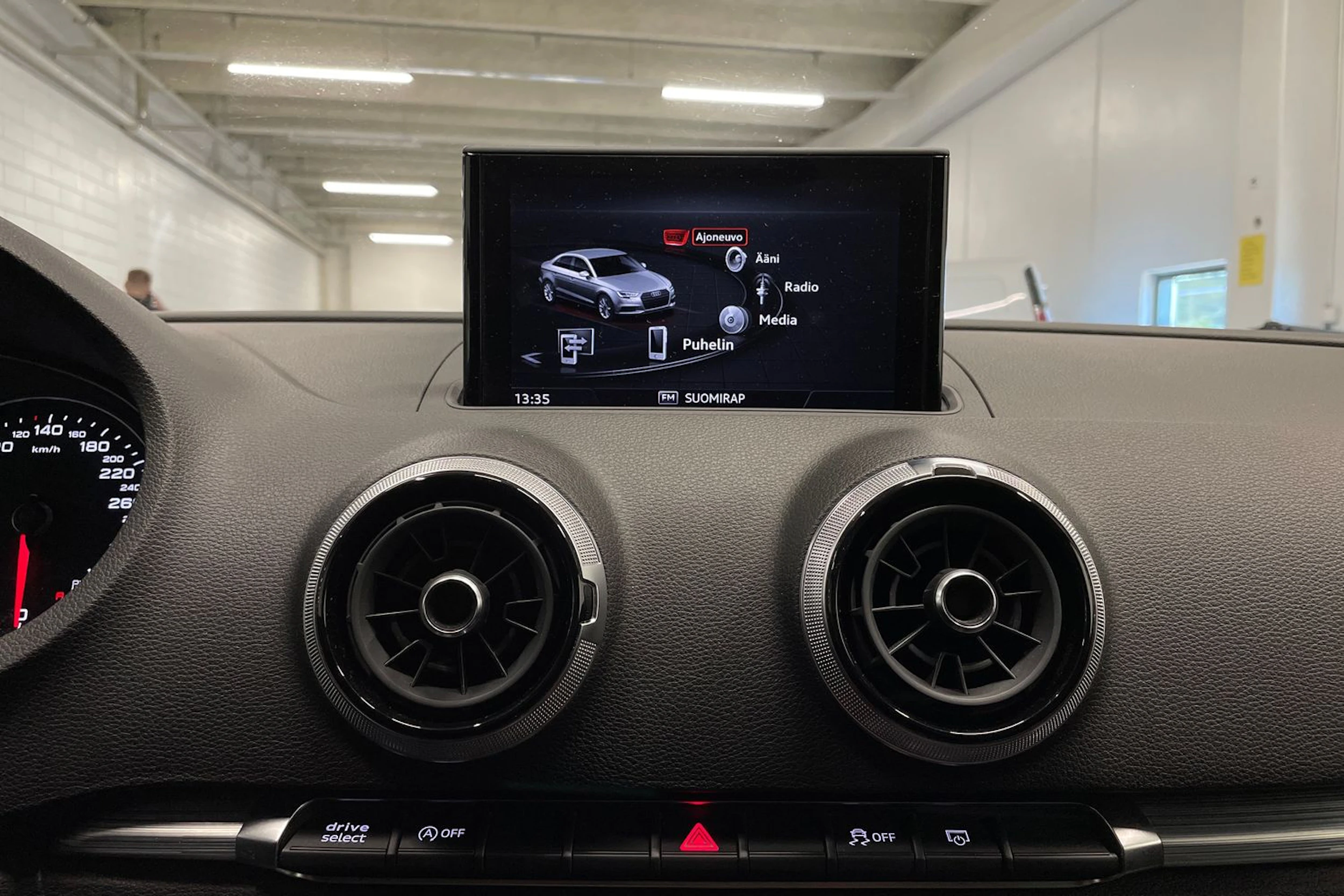 musta Audi A3 2019 kuva 18.