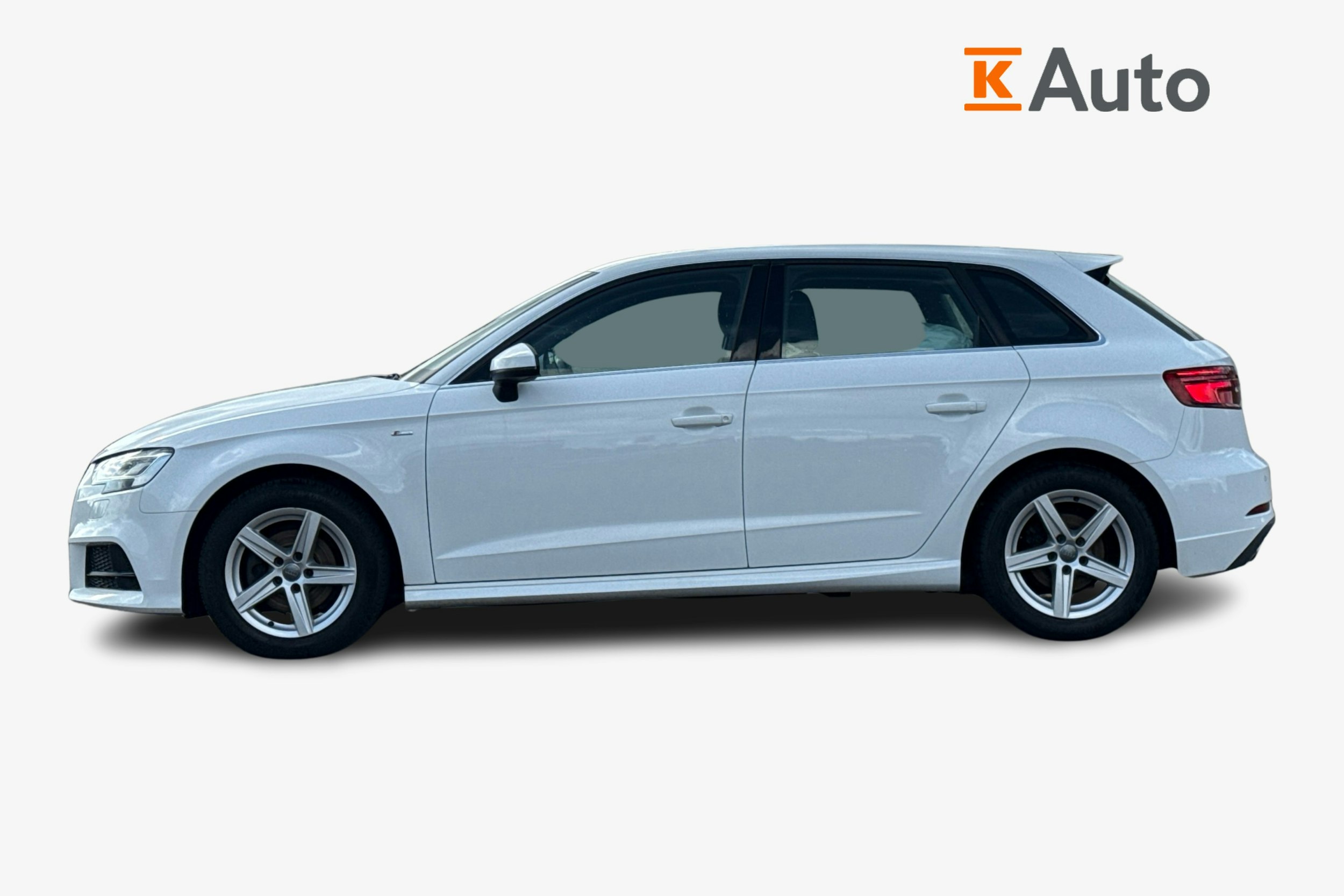 valkoinen Audi A3 2019 kuva 5.