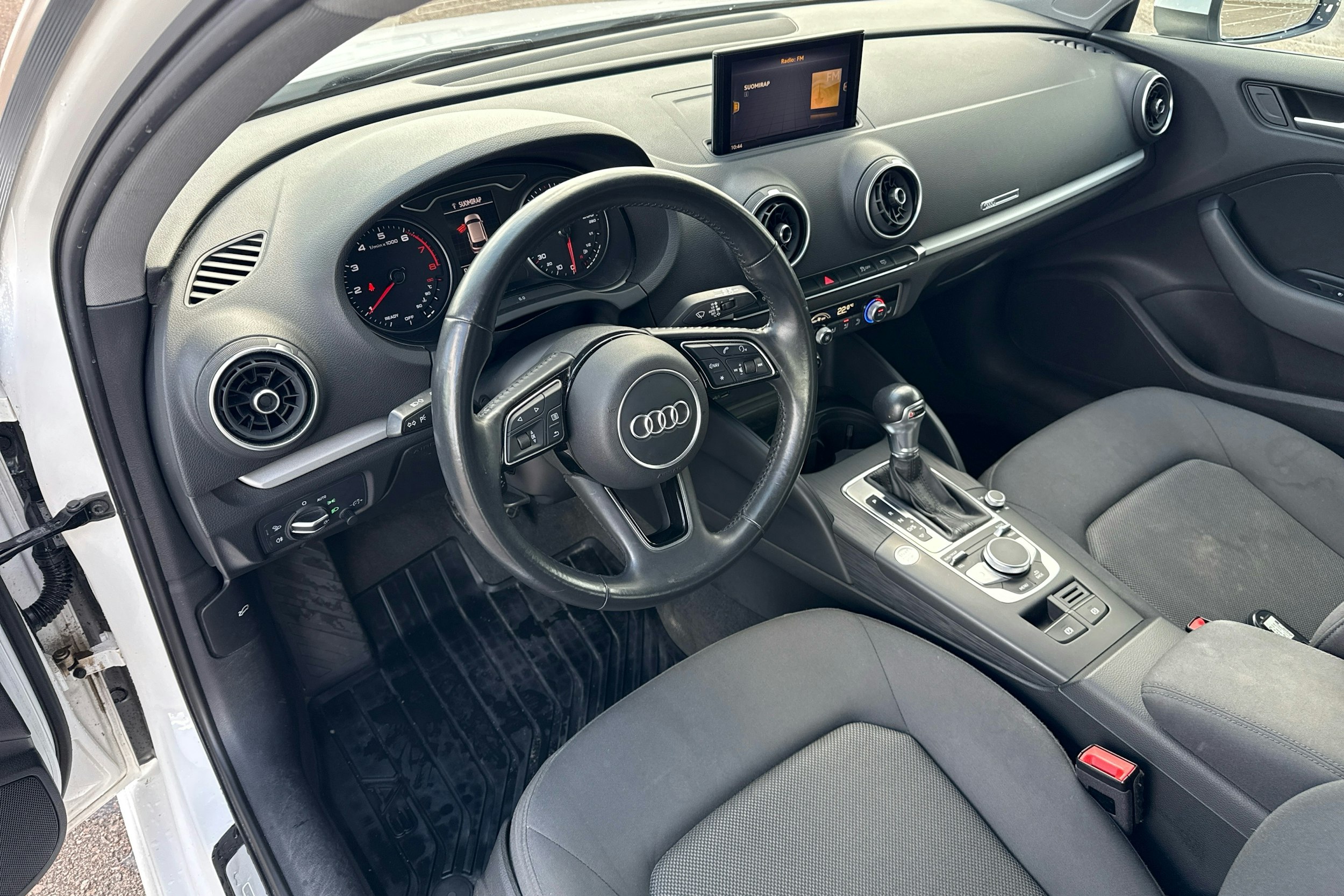 valkoinen Audi A3 2019 kuva 6.