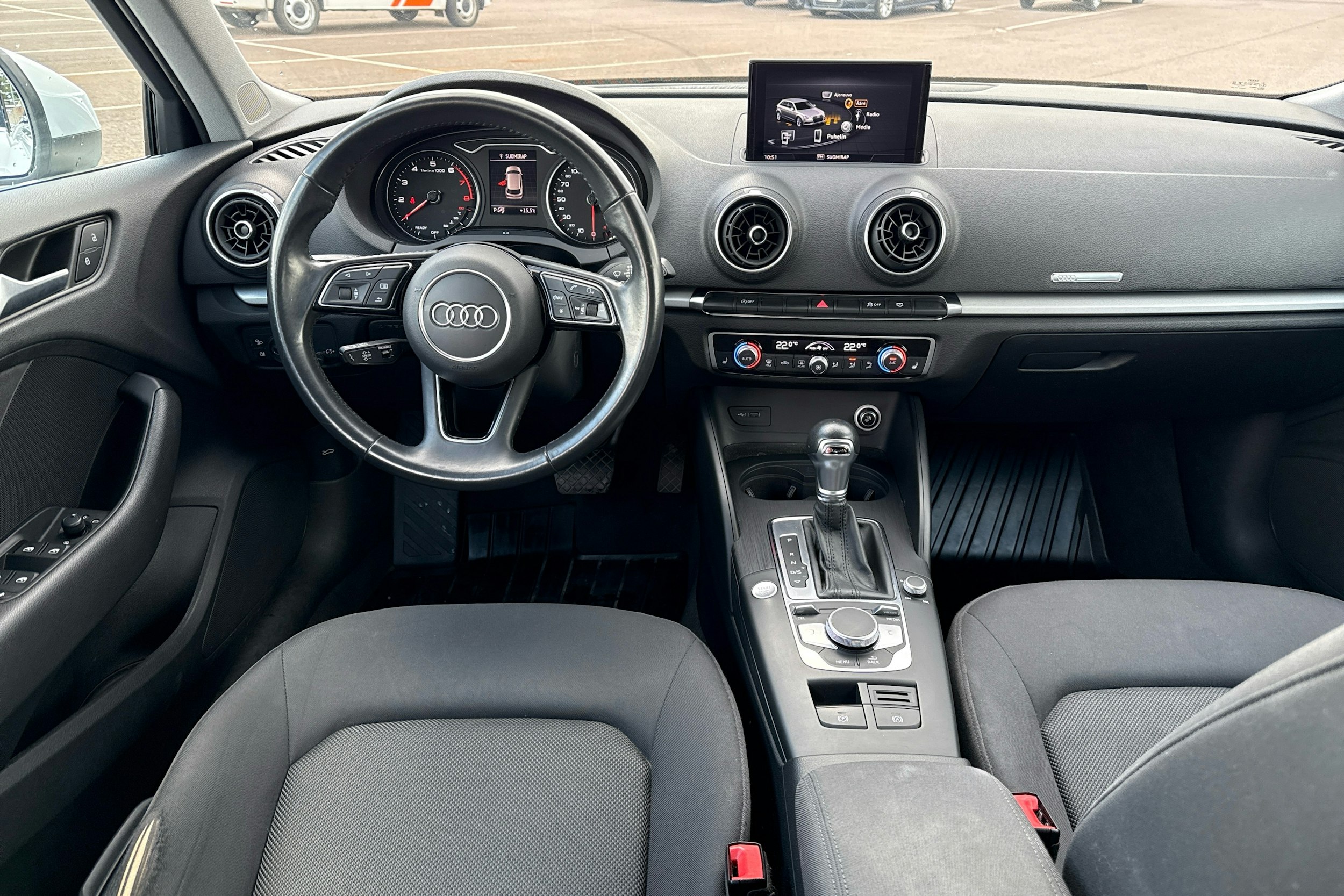 valkoinen Audi A3 2019 kuva 7.