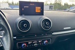 valkoinen Audi A3 2019 kuva 14.