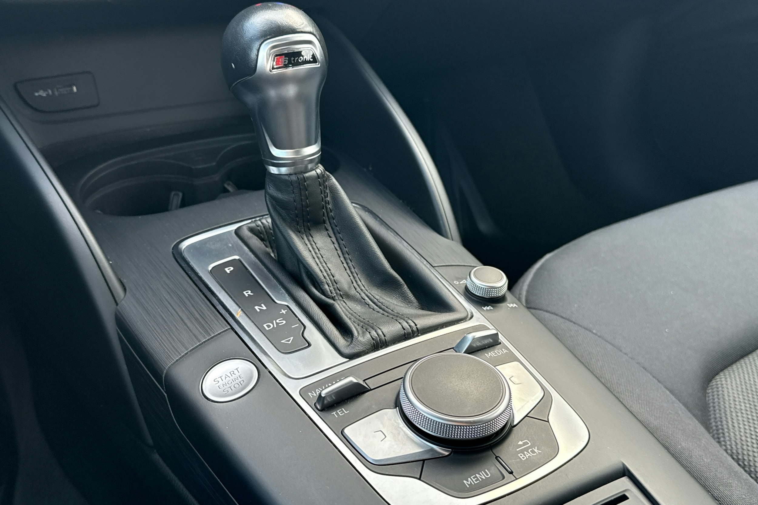 valkoinen Audi A3 2019 kuva 16.