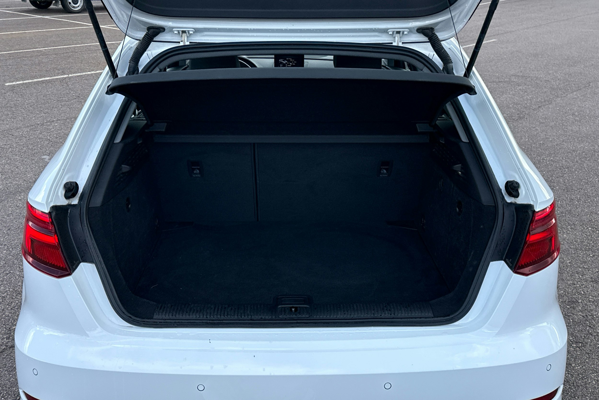 valkoinen Audi A3 2019 kuva 17.
