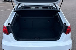 valkoinen Audi A3 2019 kuva 17.