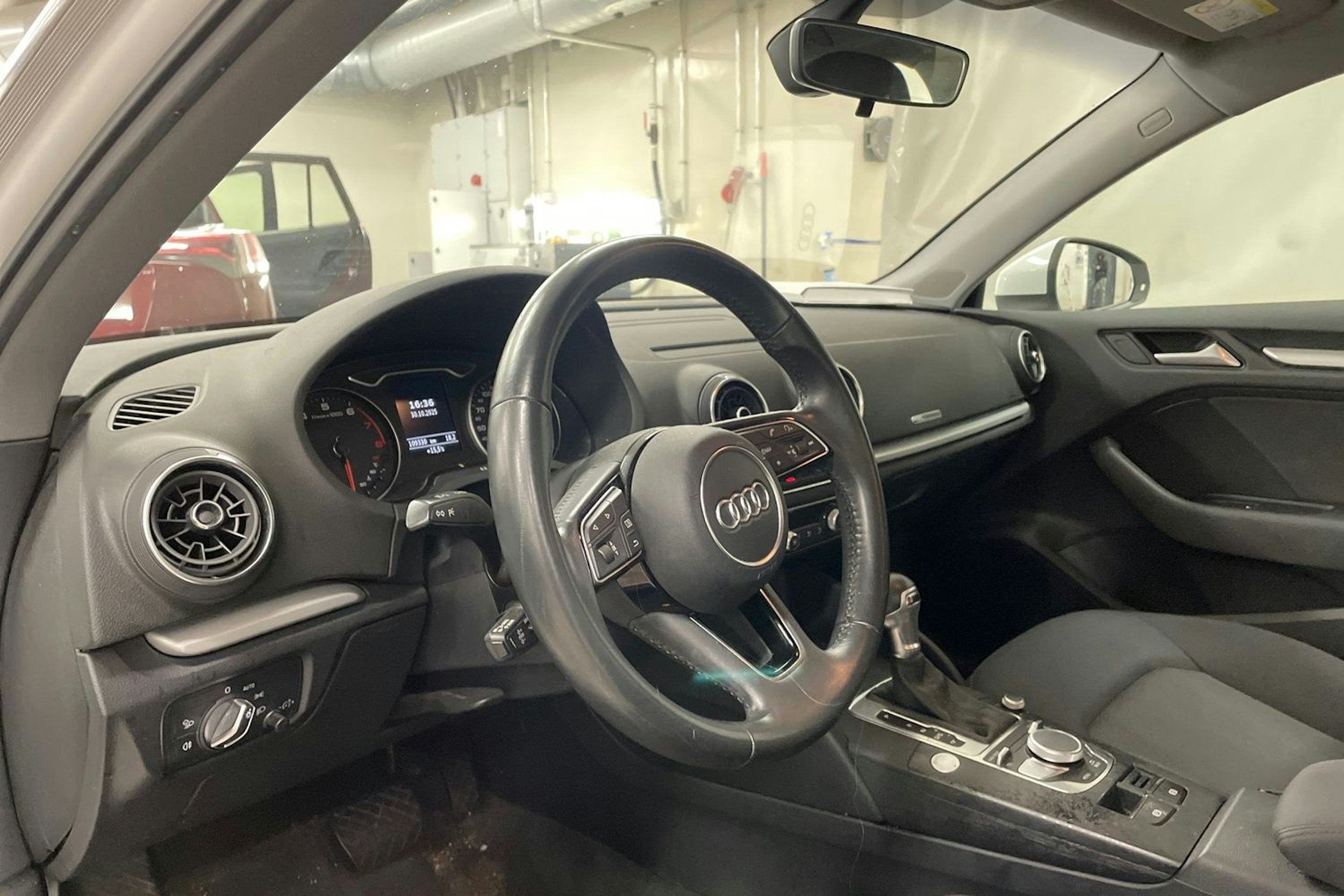 Valkoinen Audi A3 2019 kuva 3.