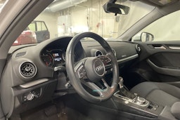 Valkoinen Audi A3 2019 kuva 3.